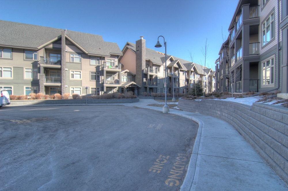 Pinnacle Inn & Suites Aspen YYC Exterior foto